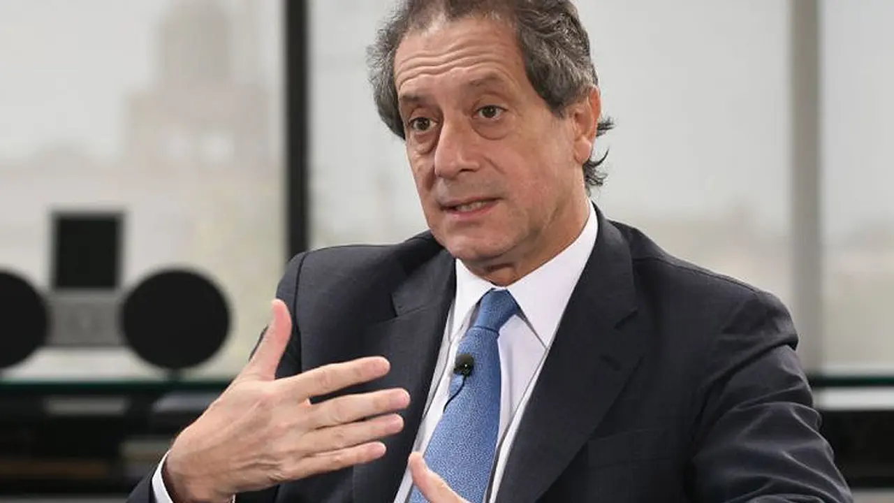Miguel Pesce intenta mantener al mercado bajo control, pero no puede evitar la brecha del paralelo