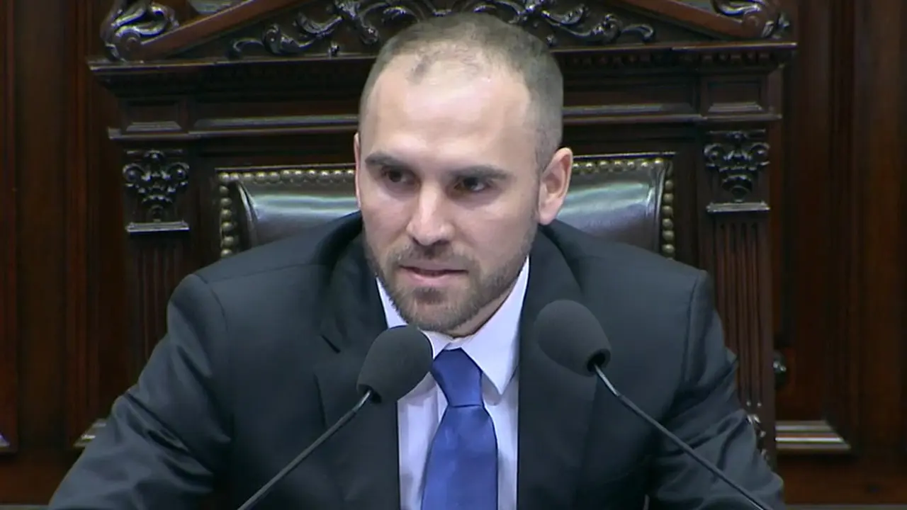 La iniciativa prevé para 2021 una inflación en torno al 29%, un crecimiento de la economía de 5,5%, un déficit fiscal de 4,5% y un dólar a 102,4 pesos