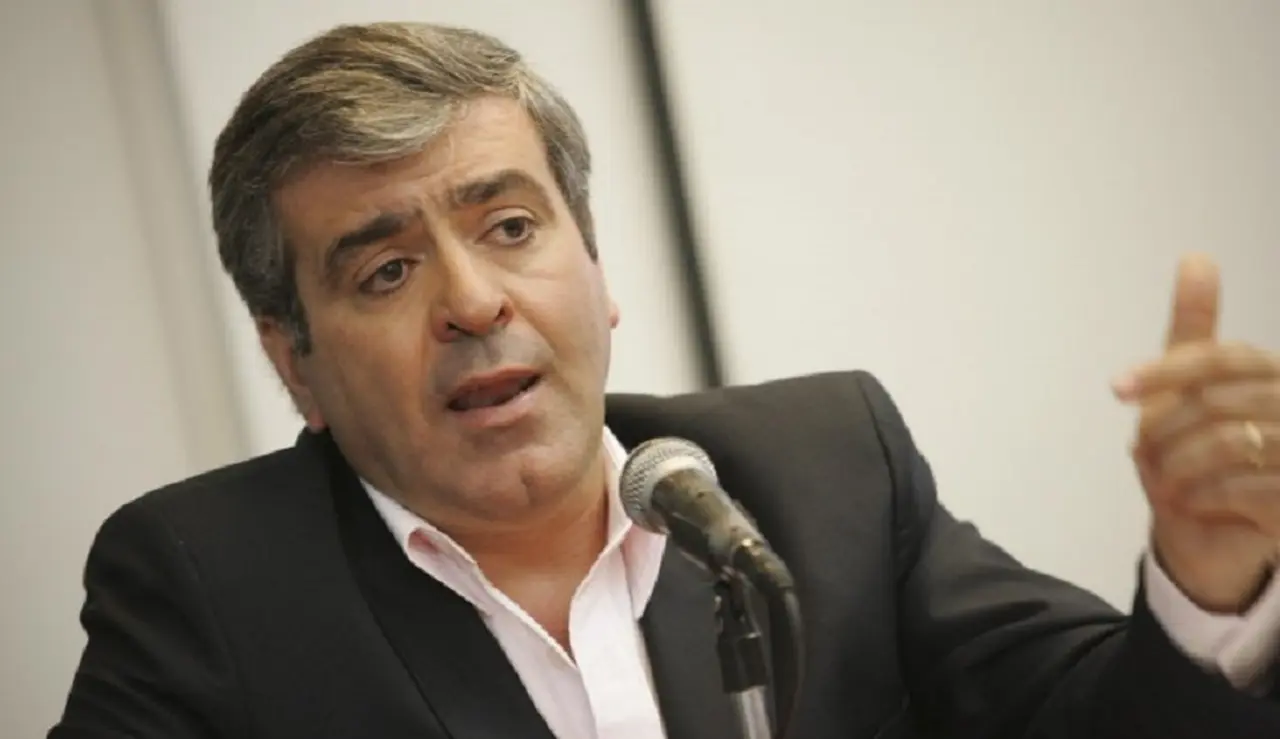 "Está empezando a perfilarse un doble comando en el Gobierno"