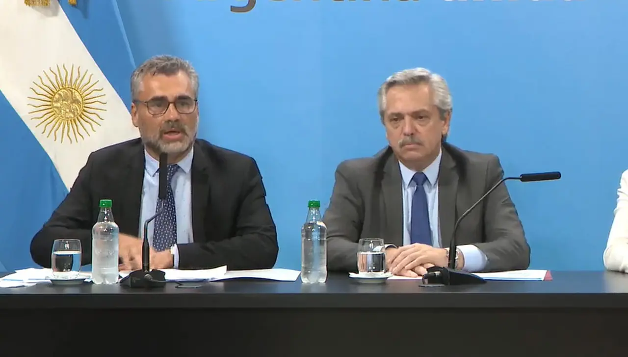 El presidente Alberto Fernández y el titular de la Anses, Alejandro Vanoli, anunciaron el Ingreso Familiar de Emergencia (IFE)