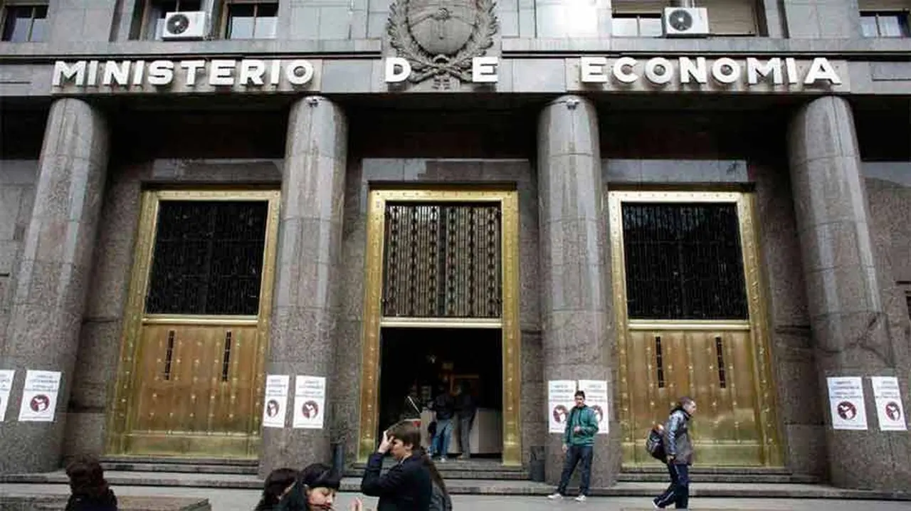 El Ministro de Economía obtuvo un salario de $ en junio 2023
