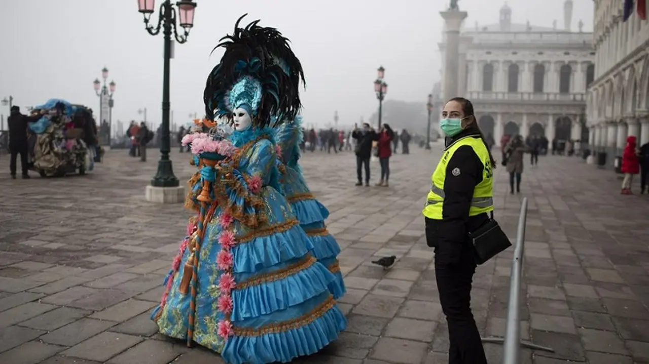 Por el momento no se suspende el carnaval 2021 en Venecia, Italia.