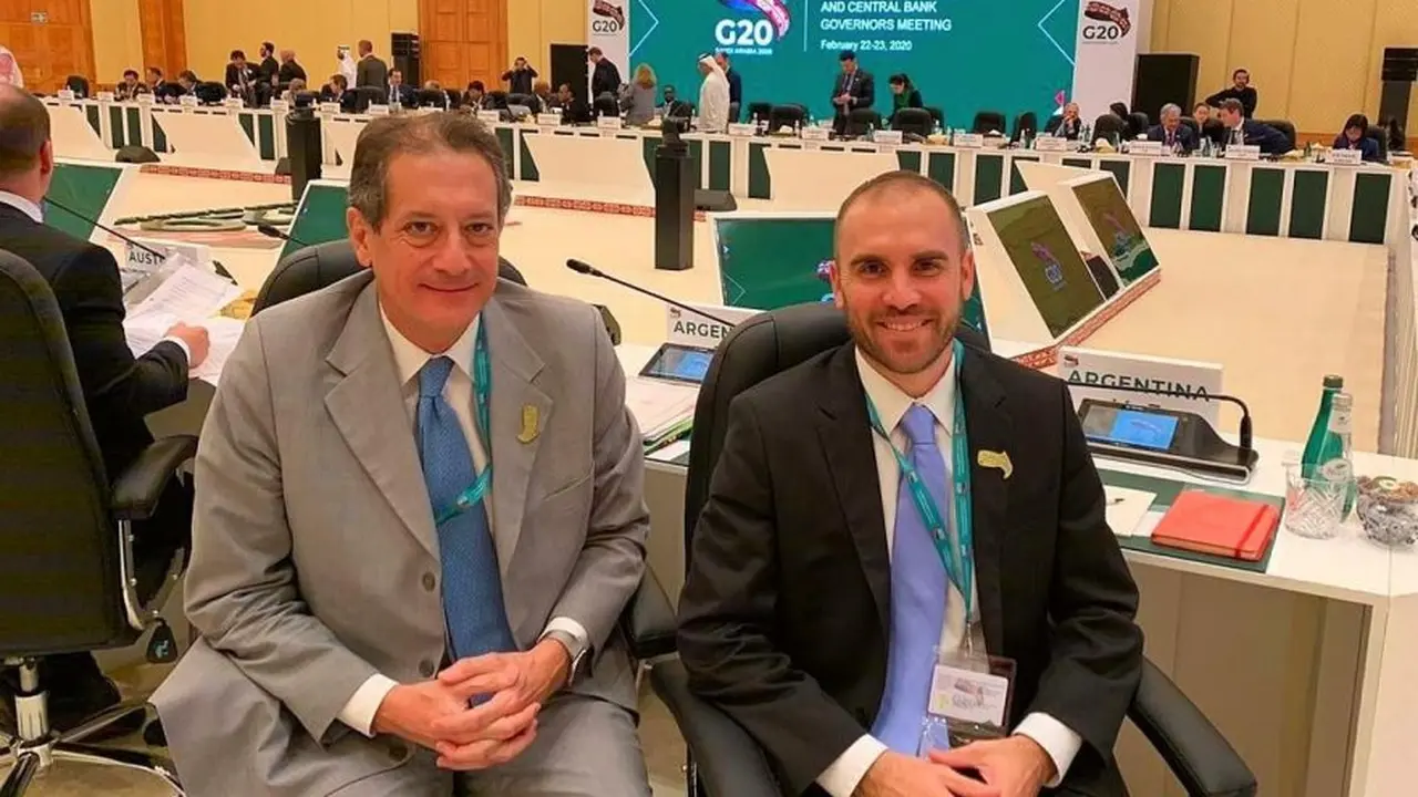 Pesce y Guzmán confían en que, por efecto del canje, pueda disminuir la brecha del dólar oficial y el blue