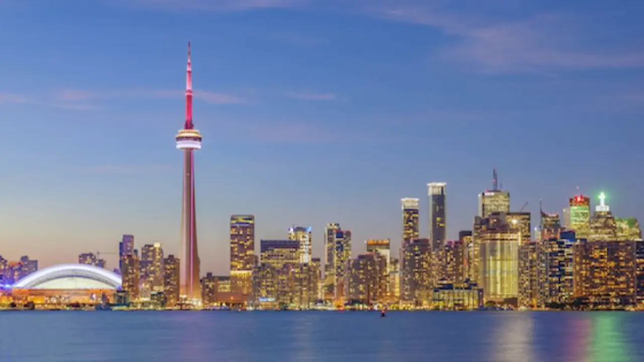 La torre Nacional de Canadá es el noveno edificio más alto