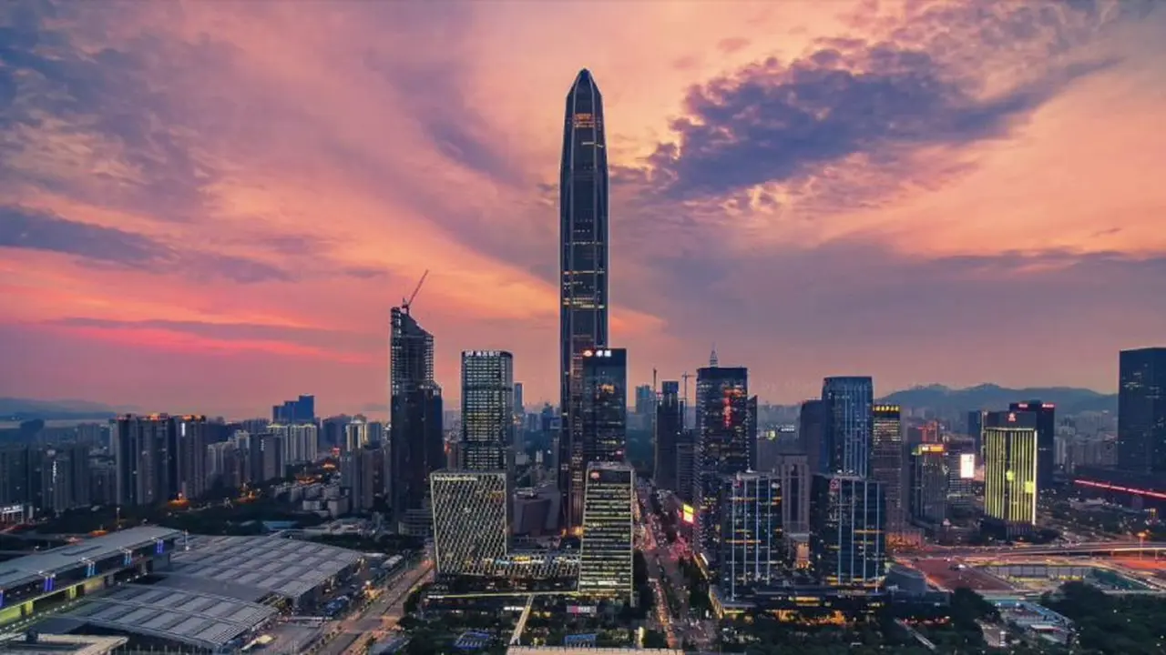 Al atardecer, así se ve el séptimo edificio más alto del mundo