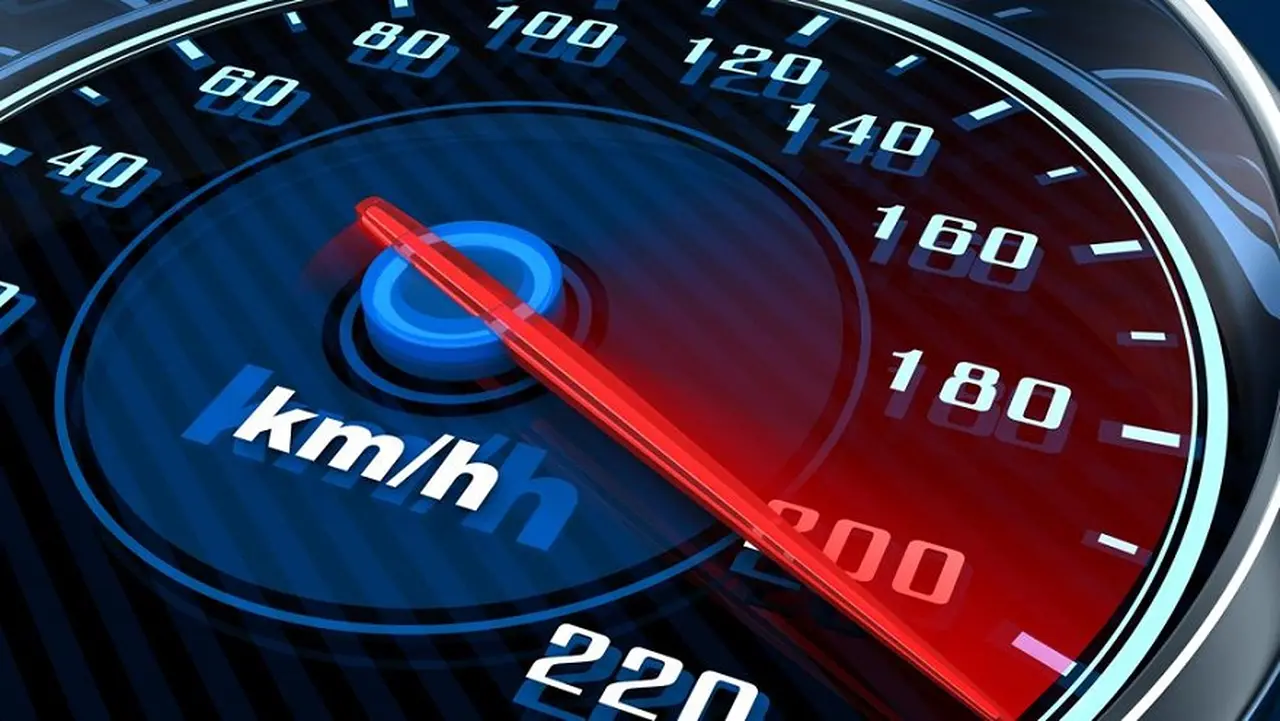 Pasado de velocidad, la multa más común.