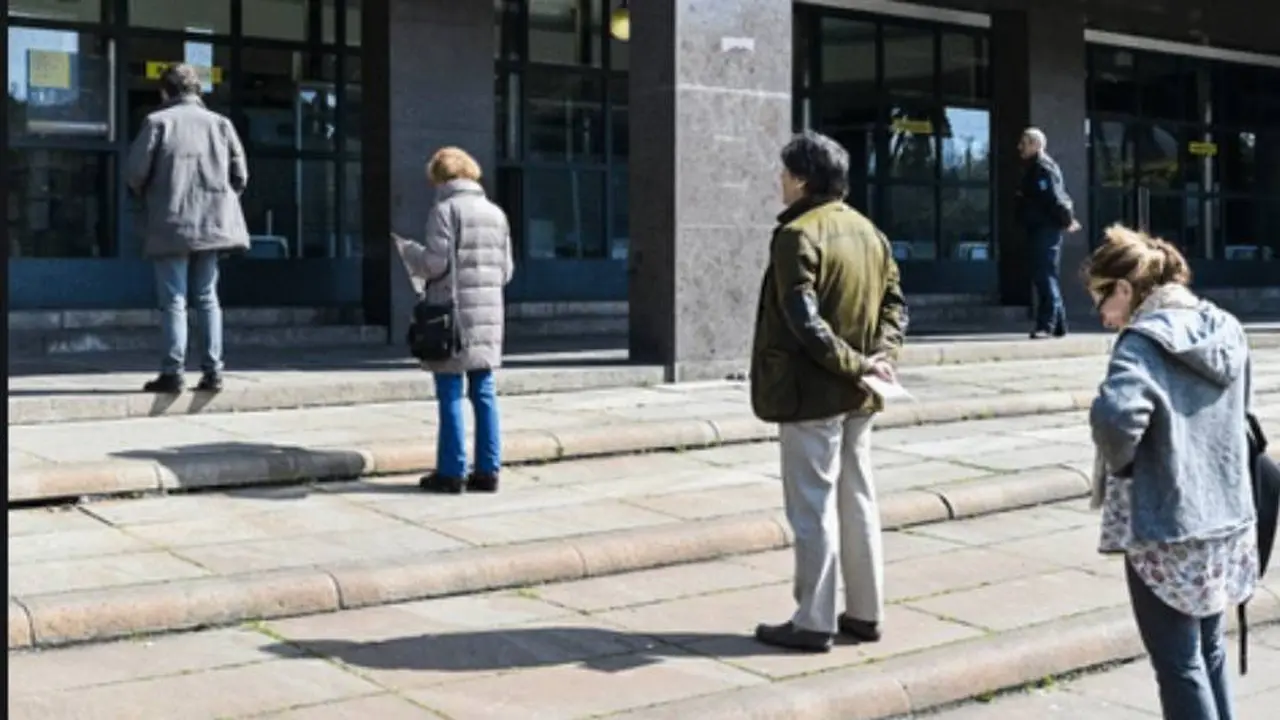 la distancia entre personas puede ayudar a prevenir el contagio