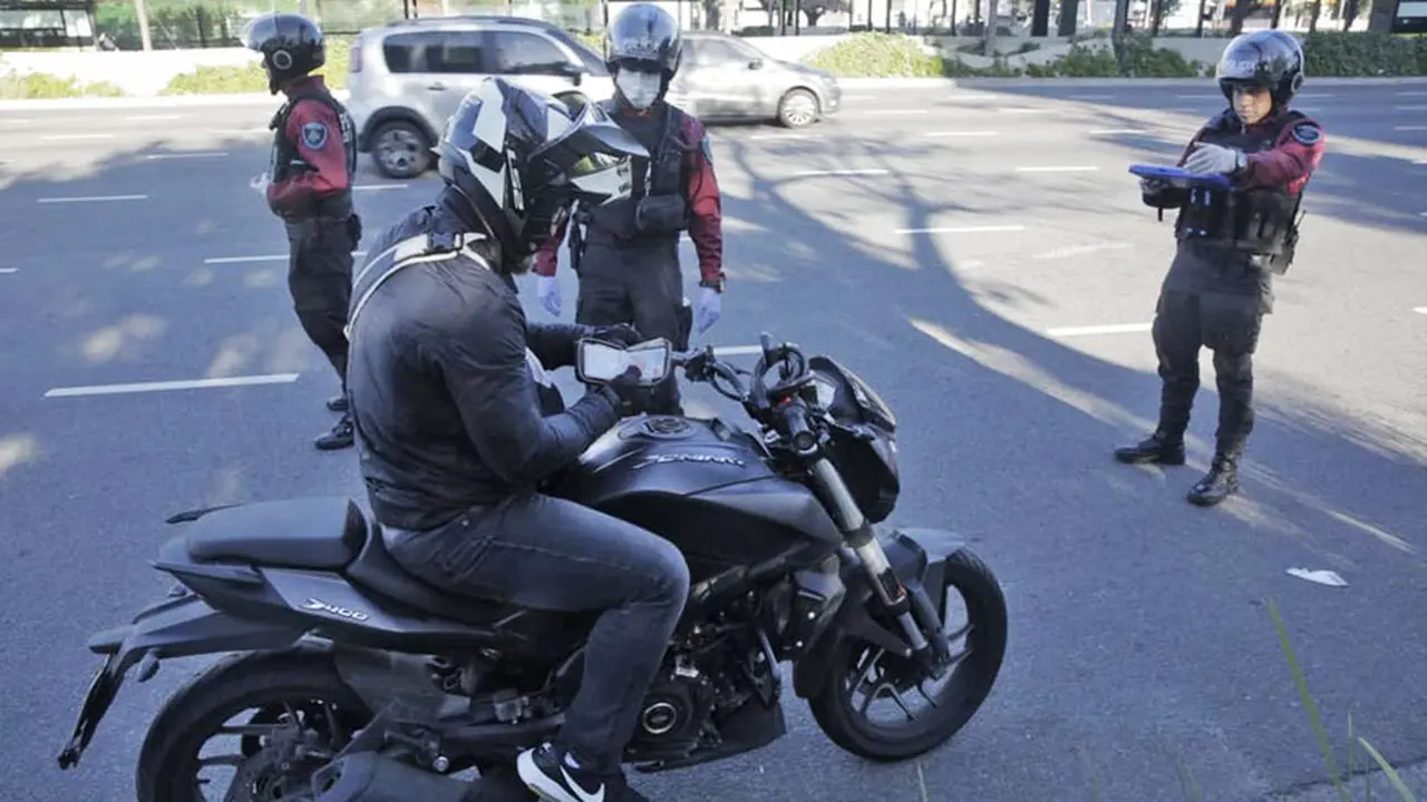 Las empresas deberán emitir certificados para ser exhibidos en controles policiales
