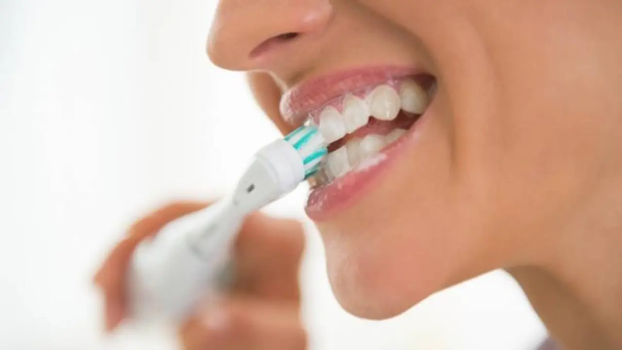 Los cepillos de dientes eléctricos solo requieren una carga corta de energía.