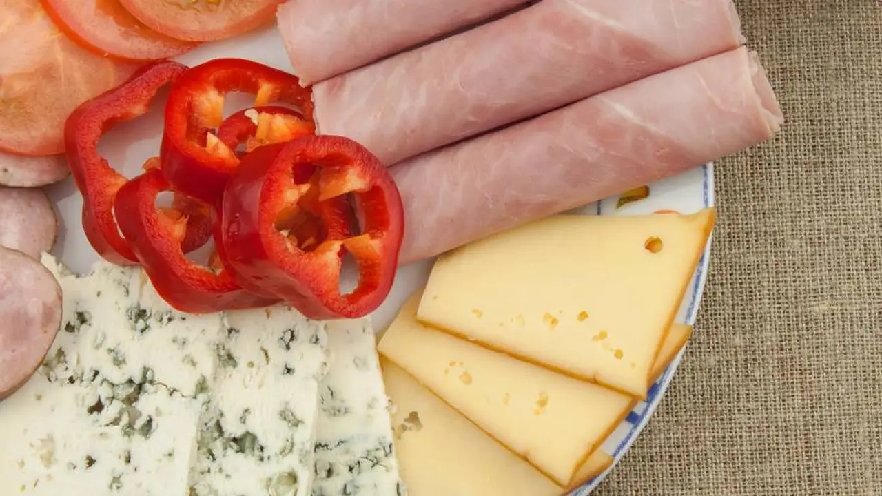 Para cuidar la salud cardiovascular se recomienda evitar los alimentos con alto contendio de sodio