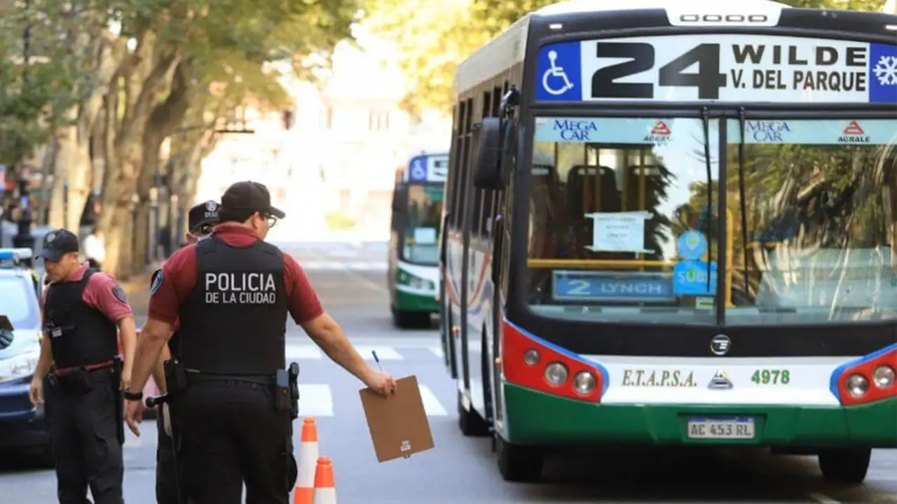 Los colectivos pueden circular libremente.