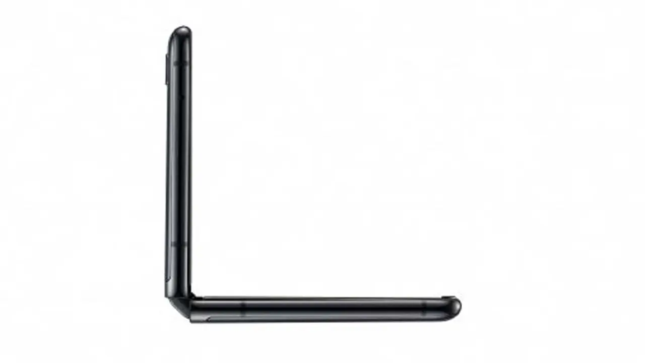 El Samsung Galaxy Z Flip parece una laptop en esta foto pero es un celular.