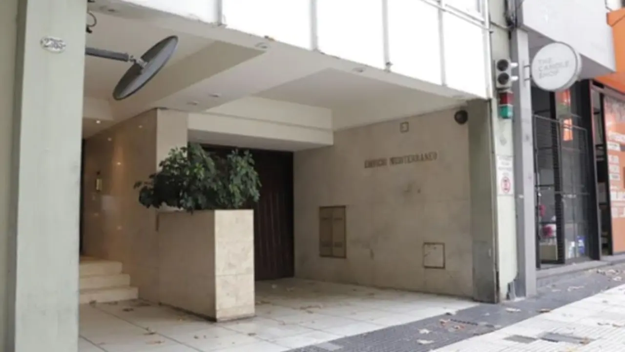 "Buscate otro lugar para vivir. Ponés en riesgo la vida de todos", la grave amenaza a un médico porteño