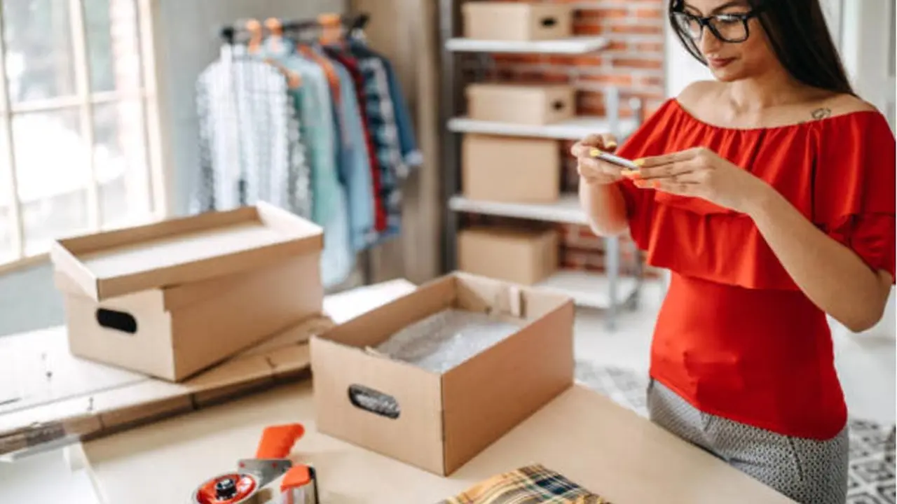 Cada vez más argentinos se animan a comprar ropa en forma online.