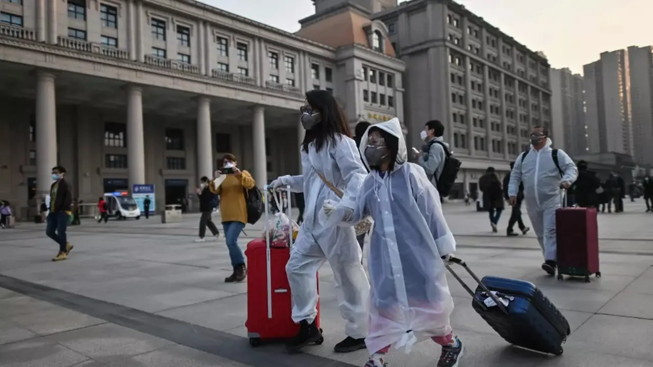 Para los expertos, la OMS actuó tarde tras la aparición de la cepa de Covid-19 en Wuhan