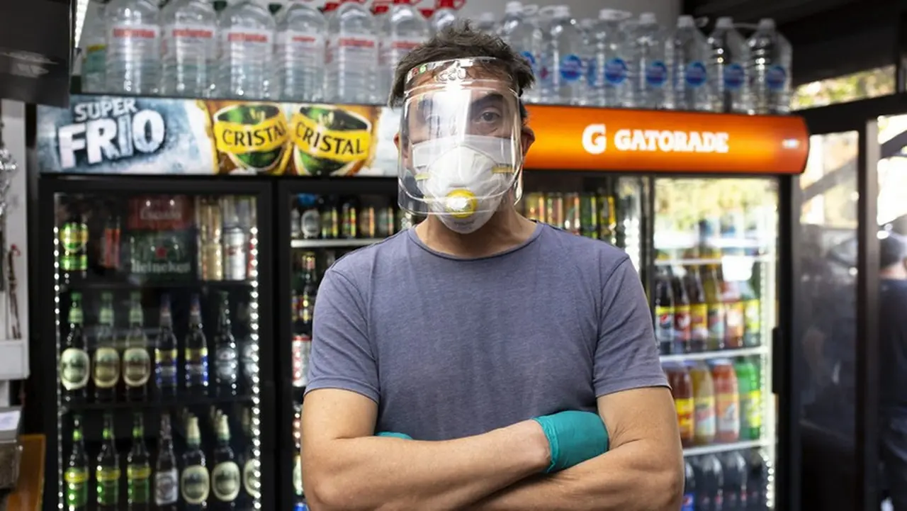 Las máscaras faciales se generalizaron como una alternativa para evitar el contagio del coronavirus.