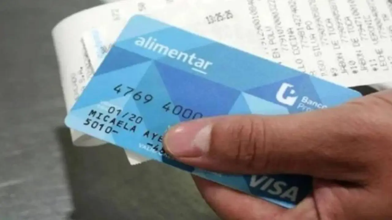 Analizan ampliar los beneficiarios de la tarjeta Alimentar: ¿quiénes la recibirían?