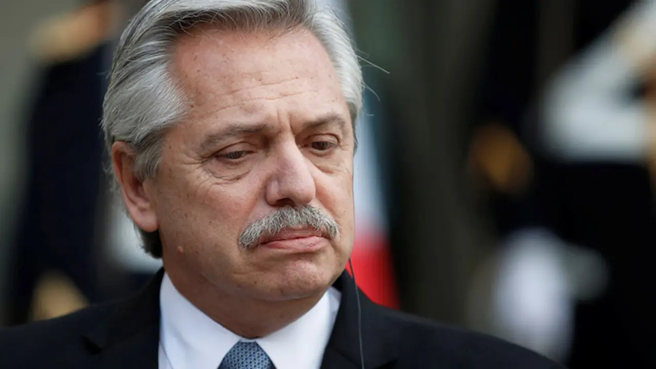 Según una encuesta de Synopsis, un 50,6% respalda al jefe de Estado. Mientras que el 26,9% rechaza su accionar