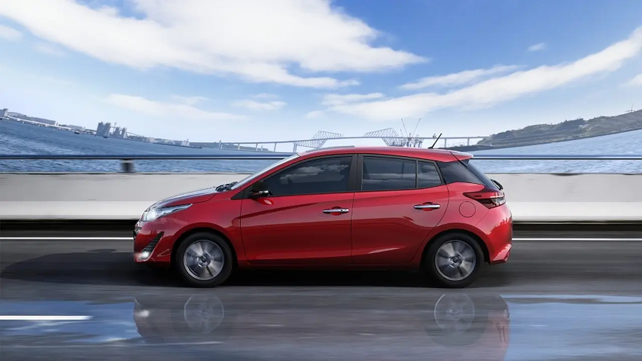 El perfil del Toyota Yaris cierra armónicamente con la parte trasera.