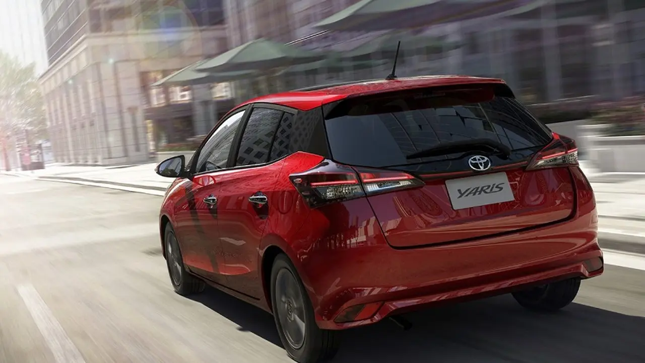 Toyota Yaris hatch en su mirada posterior.