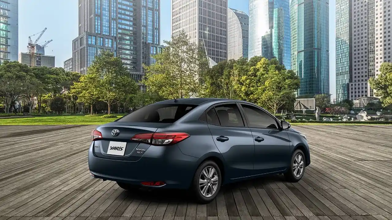 Toyota Yaris en su vista de atrás.