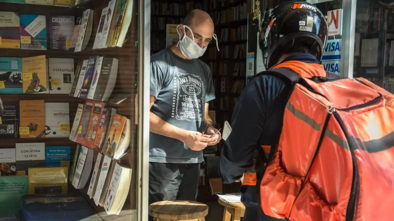 ¿Volverá la actividad a algunos comercios porteños a partir del lunes?