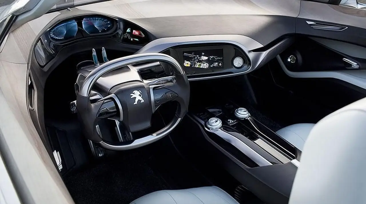 Así era por dentro puesto de manejo innovador de Peugeot en 2010.
