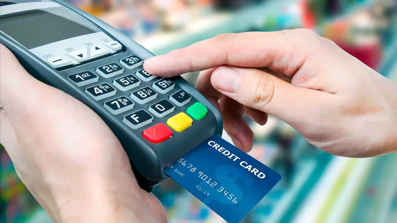 El consumo mediante tarjeta de crédito cayó notablemente en abril