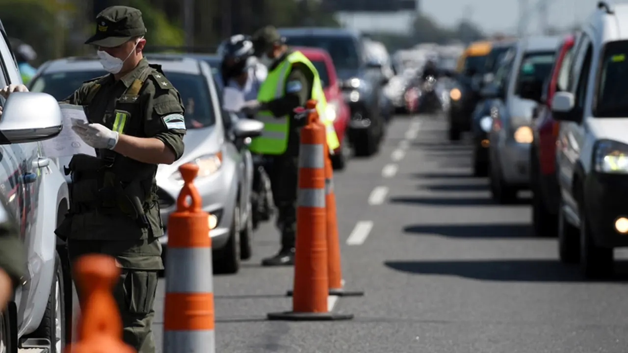 Nuevo permiso para poder circular y controles más duros para entrar a la Ciudad: se extiende la cuarentena