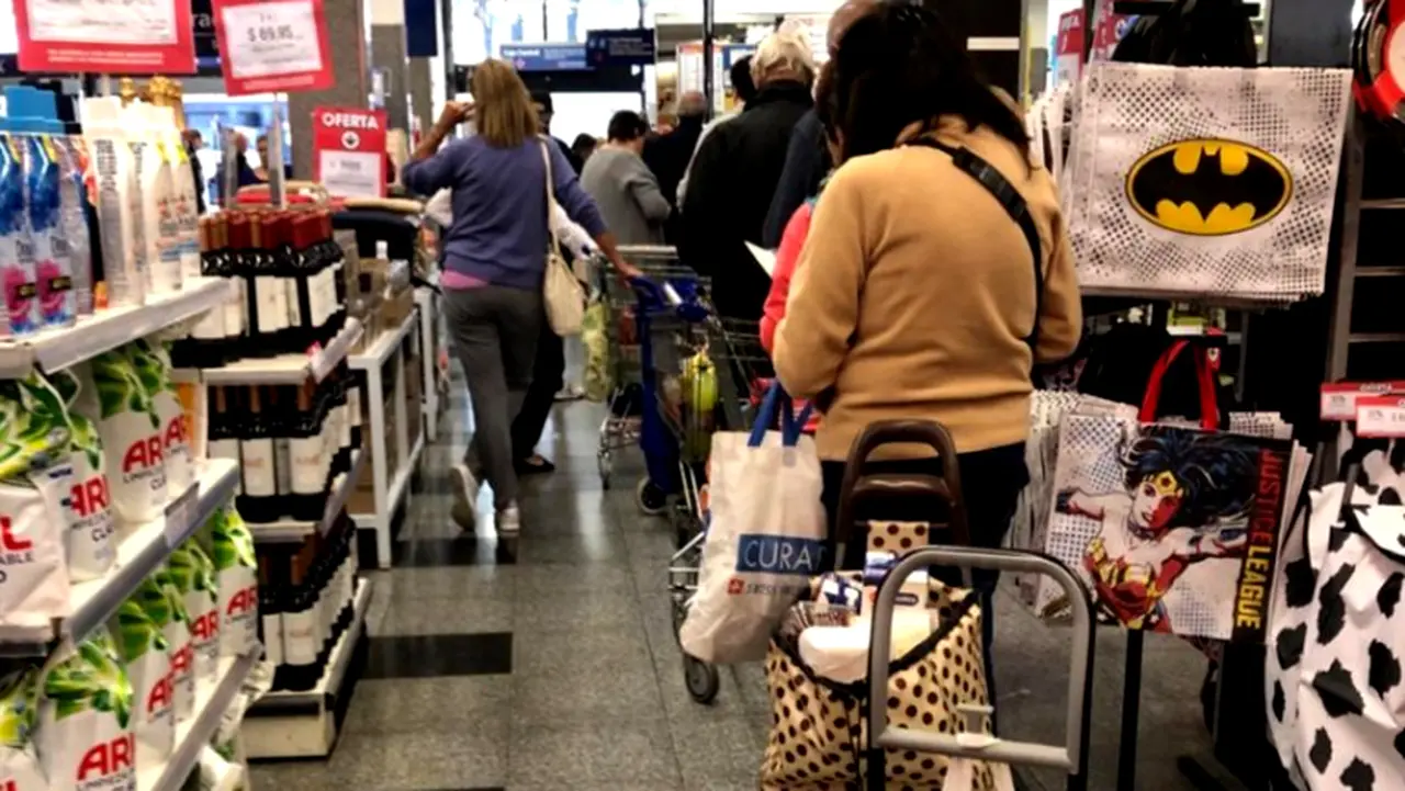 Los supermercados ampliaron su oferta de productos y comenzaron a ofrecer bazar, indumentaria e incluso calzado.