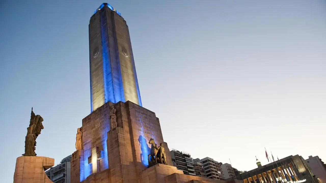 En el Monumento de Rosario, Santa Fe, se celebra siempre el Día de la Bandera argentina
