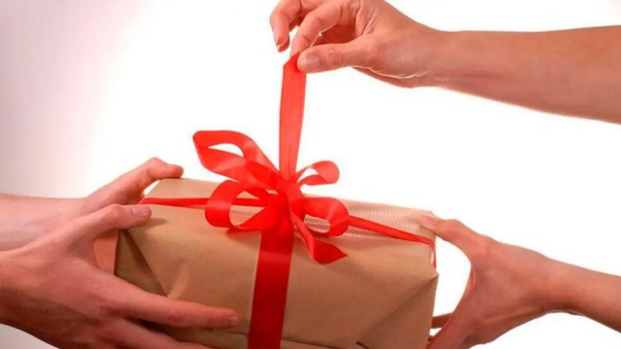 Los regalos del día del padre se pueden enviar a través de mensajería o de transporte