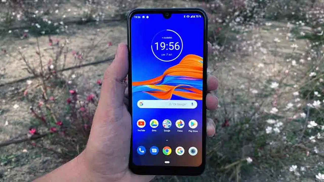 La línea E de Motorola incluye algunos componentes propios de gama media.