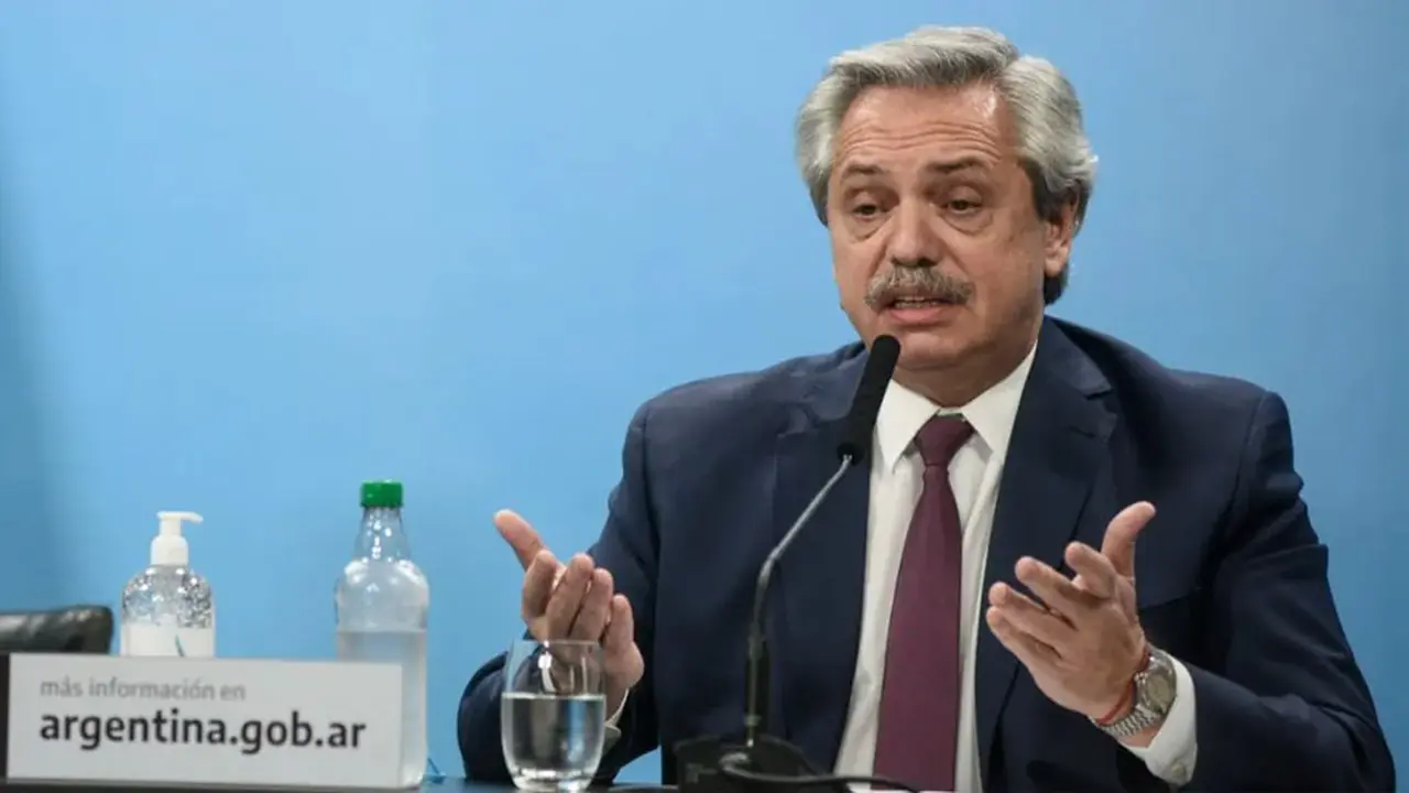Para el exsecretario de Comercio, el Presidente se excedió en sus facultades