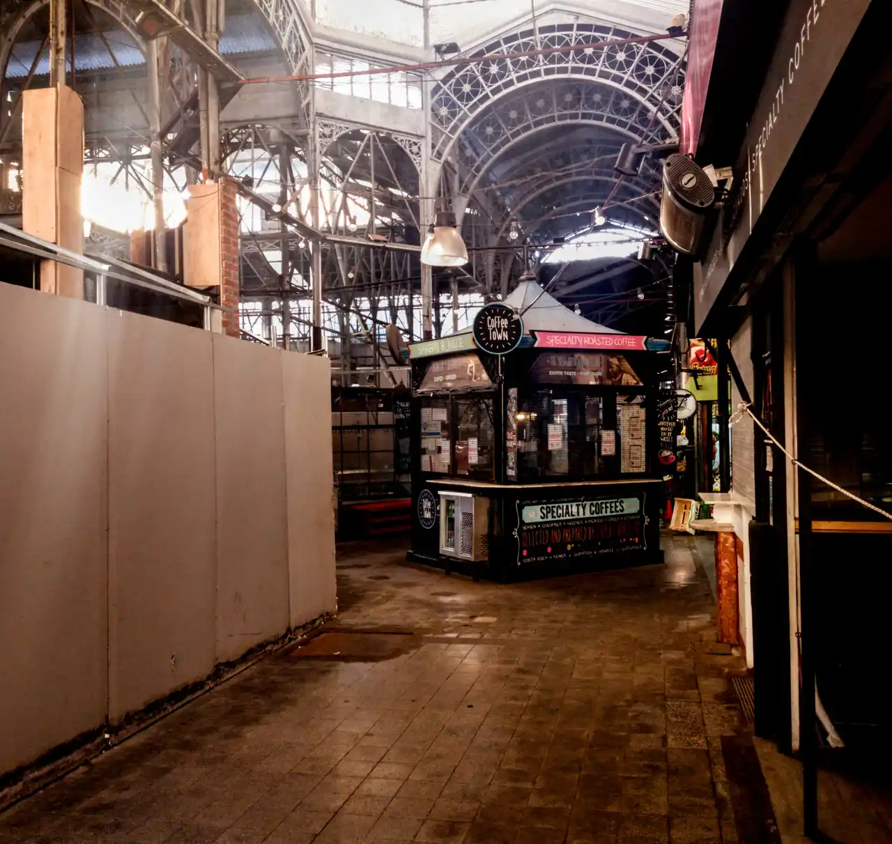 Los comerciantes aguardan por el eventual retorno del turismo local con la reactivación de los vuelos en julio.