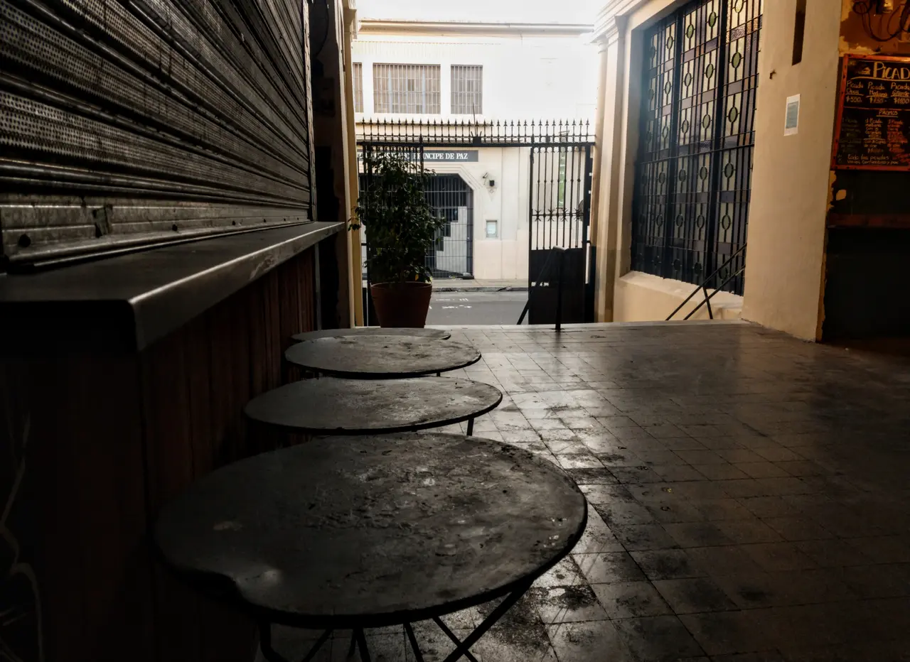 San Telmo también sufre la falta de permisos para el retorno de la feria en la plaza Dorrego.