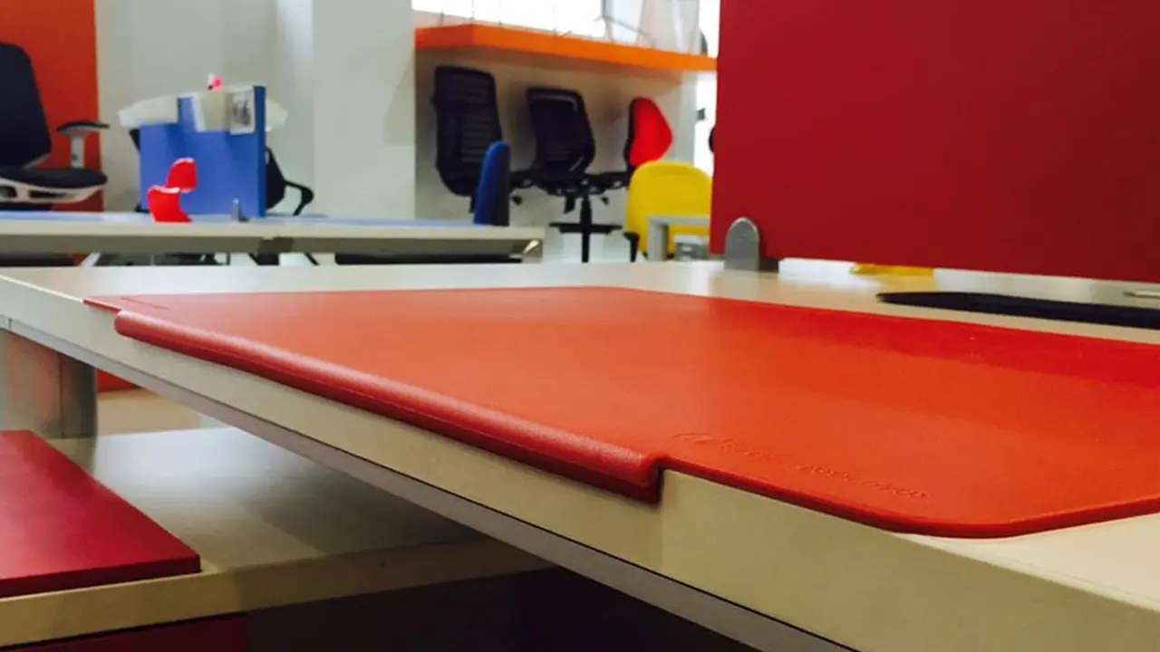 Ergopad colocado sobre un escritorio.