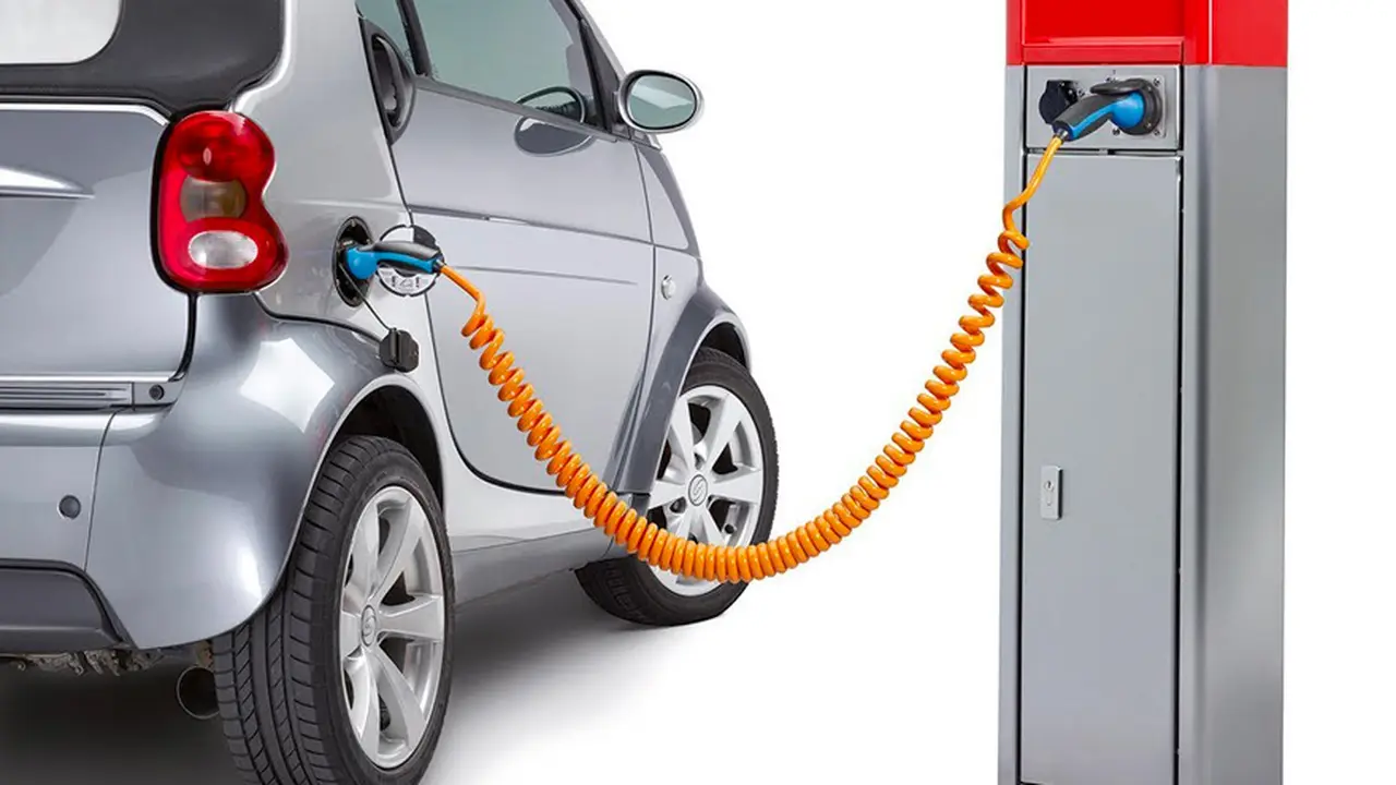 La venta de autos eléctricos crece en todo el mundo.
