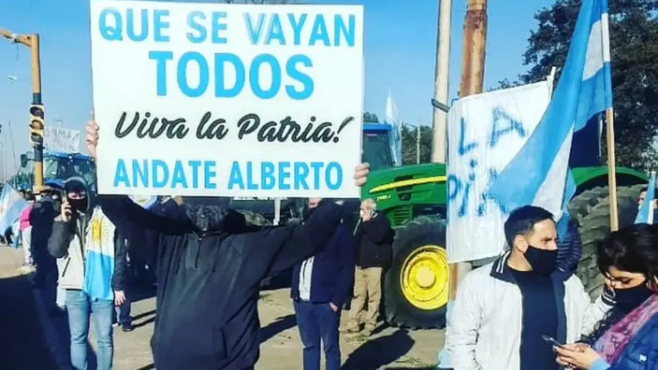 Banderazo: tractores al borde de las rutas y consignas contra el Gobierno.