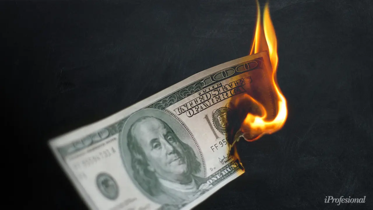 El dólar blue subió a $152 y marcó un nuevo récord: cómo cotizaron el "contado con liqui" y el oficial