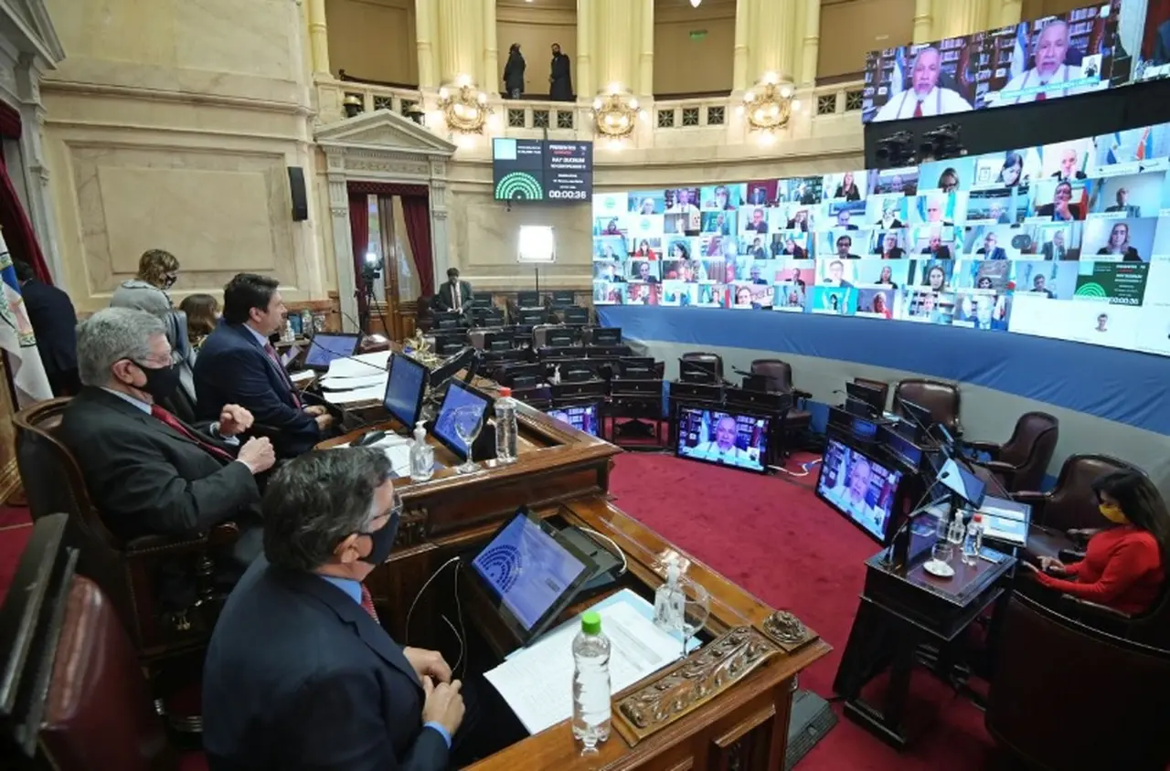 Numerosas empresas abandonan el país, pero la ley de quiebras sigue sin tratarse en el Senado