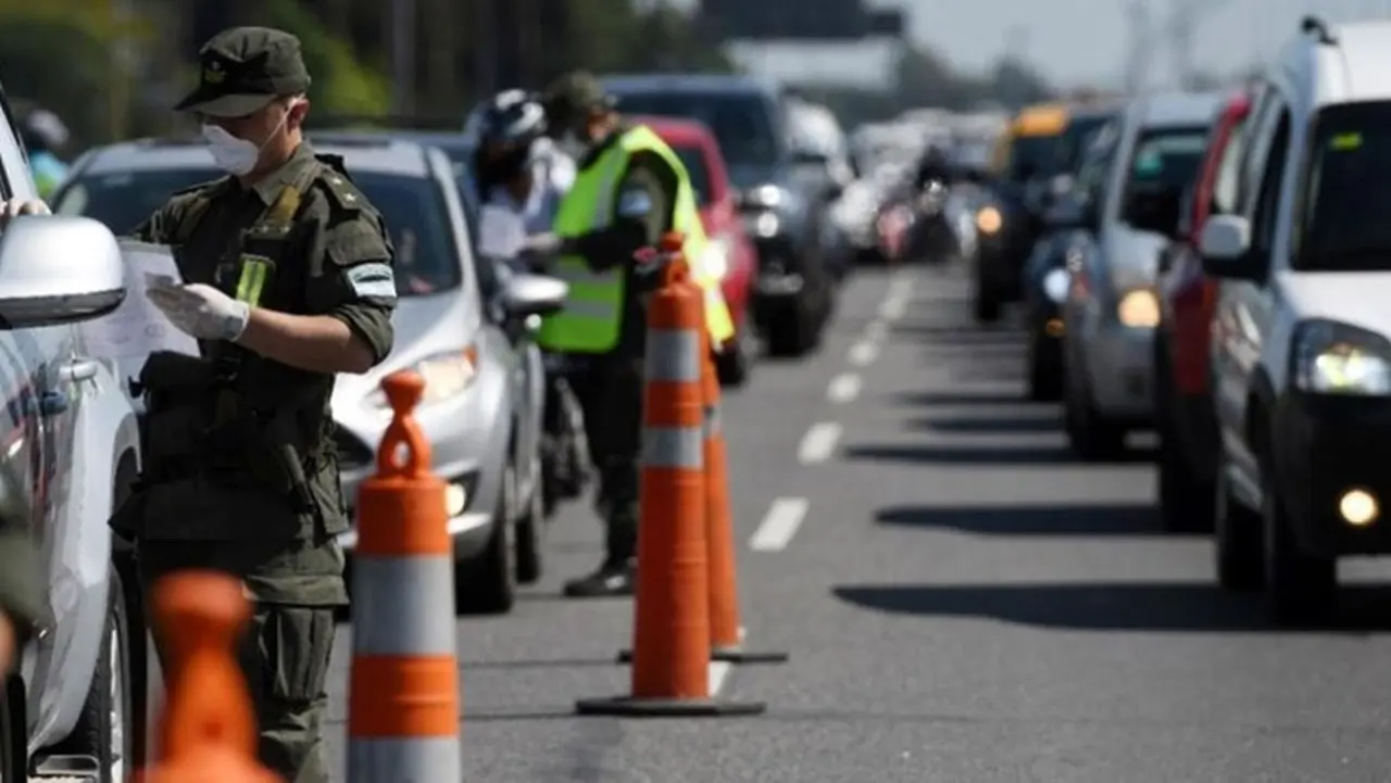 Las fuerzas de seguridad controlan los permisos en los controles dispuestos