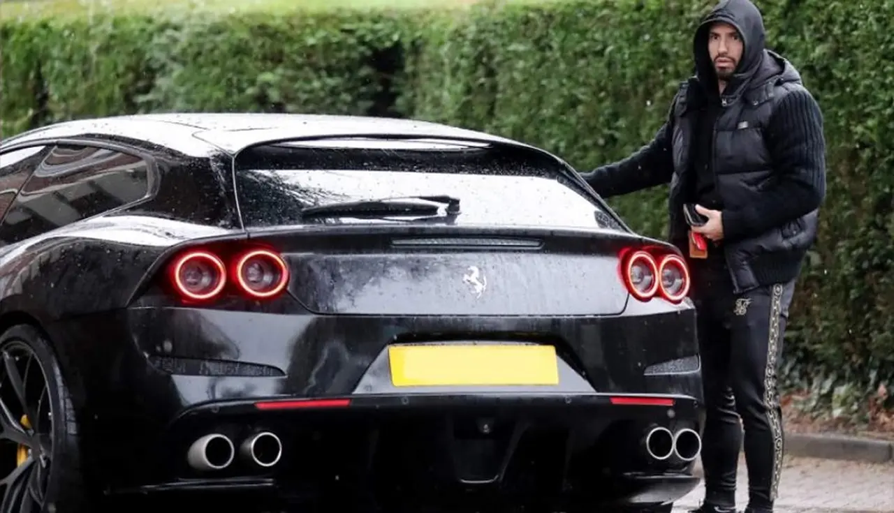 Agüero y su Ferrari, otro de los preferidos.