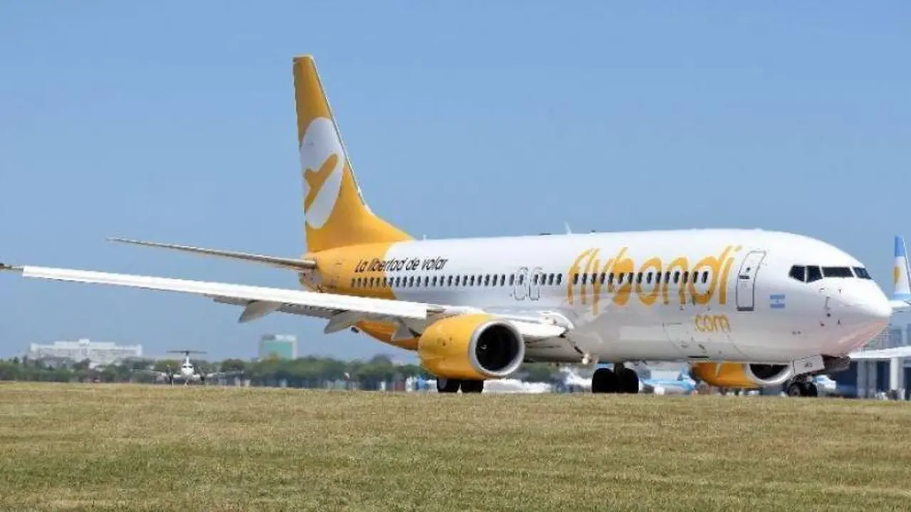 Flybondi inició rutas desde Rosario en marzo de 2019, con conexiones a Salta, Tucumán e Iguazú
