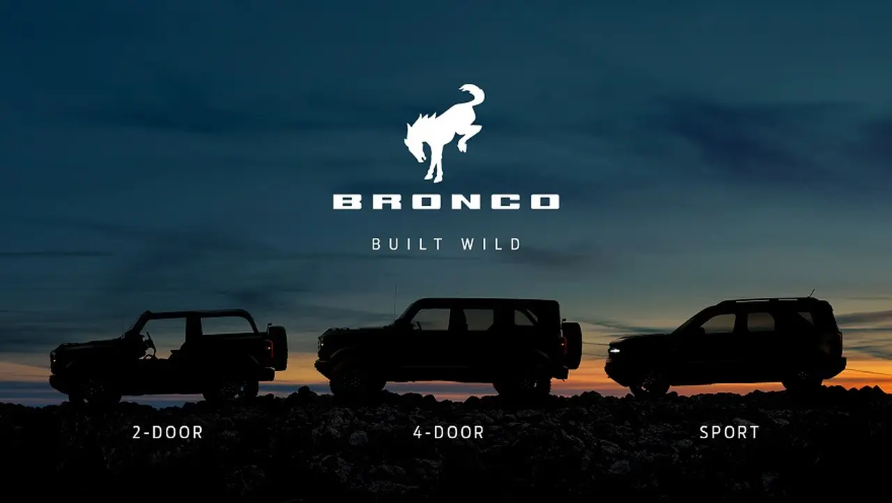 Ford Bronco, en tres versiones.