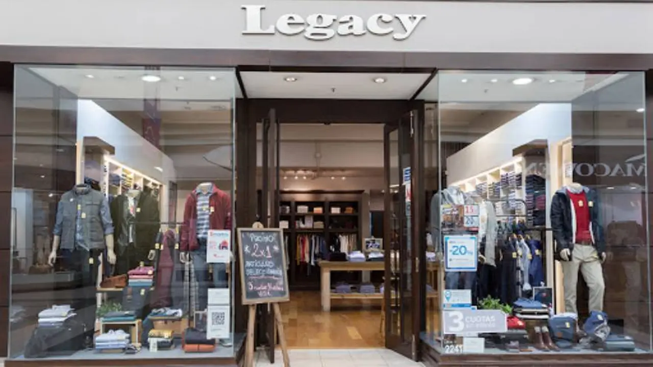 La empresa que fabrica ropa para Legacy debe seis meses de salarios