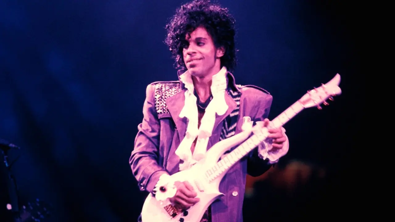 El guitarrista  y cantante Prince se encuentra entre las celebridades que murieron por el uso de fentanilo