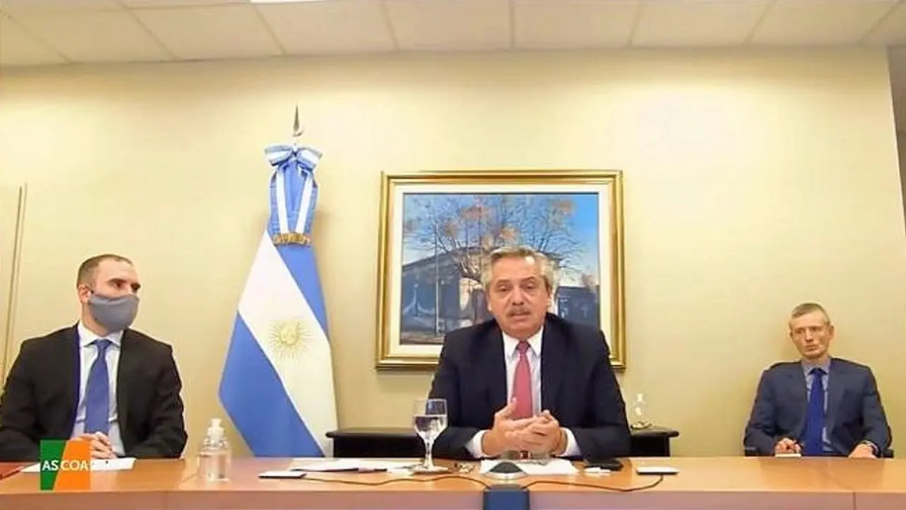Alberto Fernández dialogando sobre la deuda argentina y el futuro del dólar.