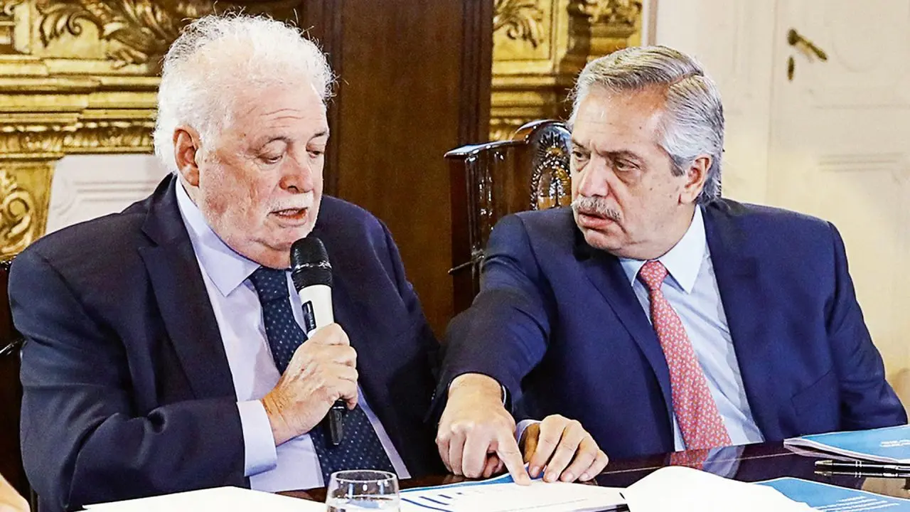La discutida gestión de González García terminó con un escándalo.