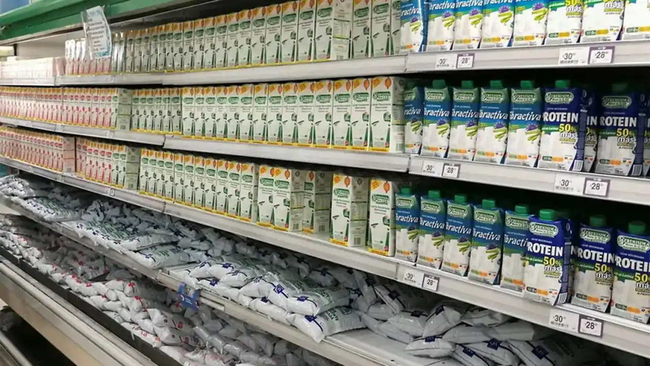 La leche es otro de los productos que se incluyó en este análisis y que sufrió un fuerte impacto inflacionario